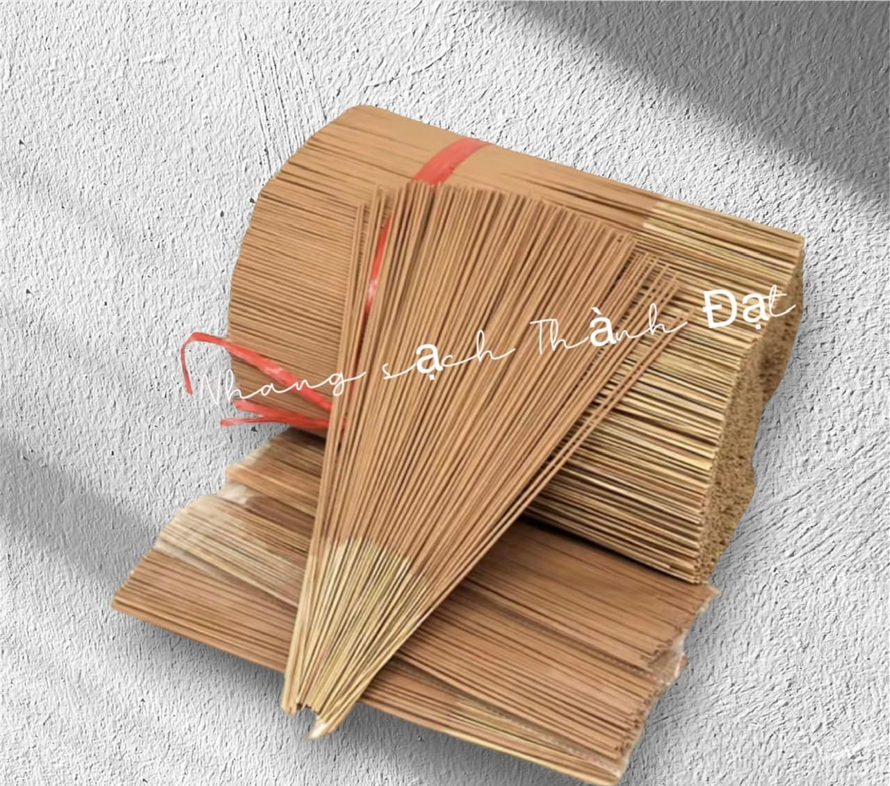 Nhang trầm hương. Nhang sạch. Mùi thơm dịu nhẹ dễ chịu thư giãn tinh thần,1 hộp 100 cây